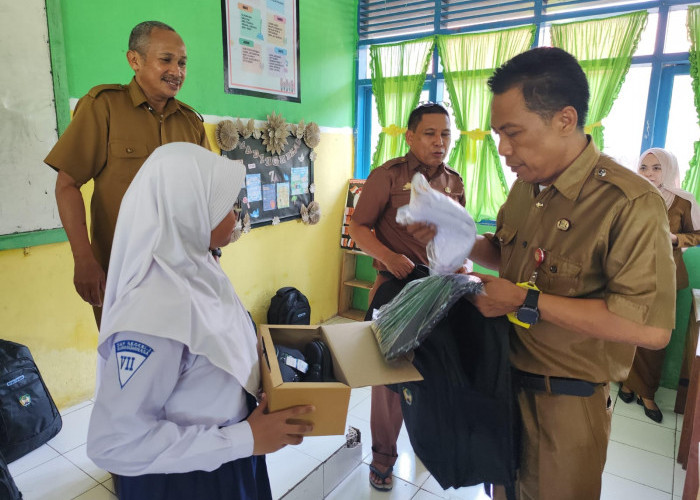Seragam Sekolah Gratis Mulai Disalurkan, Kadisdik Gowa : Dilakukan Bertahap
