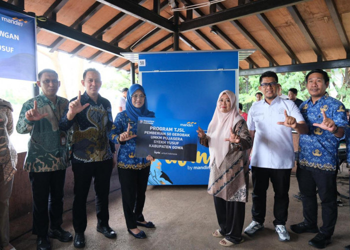 Pemkab Gowa-Bank Mandiri Salurkan Bantuan 50 Gerobak Usaha UMKM