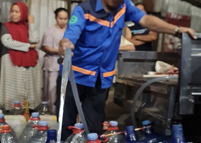 Kemarau Panjang, PDAM Makassar Salurkan 4,56 Juta Liter Air Bersih ke 9 Kecamatan