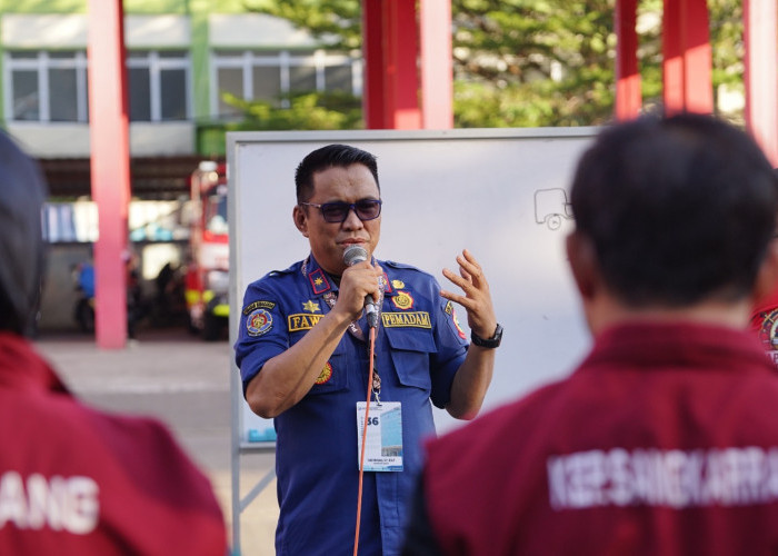 Lewat API BAHARI, Damkarmat Makassar Bangun Kesiapsiagaan Masyarakat Pesisir