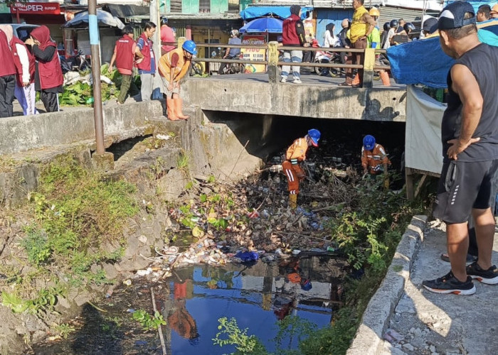 Gowes Pantau Jumat Bersih, Appi Tuntaskan Aduan Sampah dan Pohon Tumbang di Kanal