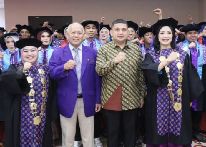 Dispar Makassar Dampingi Walikota di Wisuda Politeknik Negeri Media Kreatif