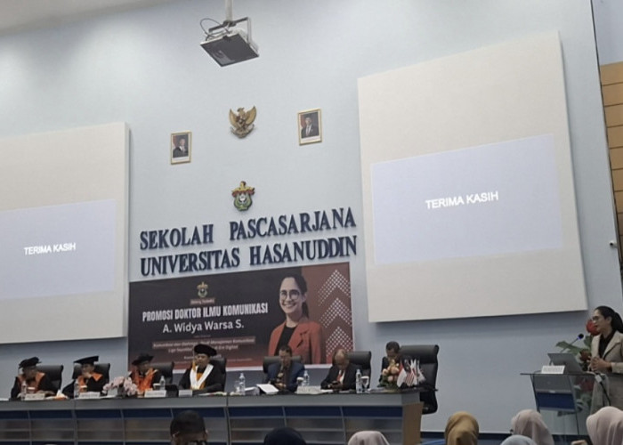 Raih Gelar Doktor, Wina Angkat  Disertasi tentang Manajemen Komunikasi Sepakbola