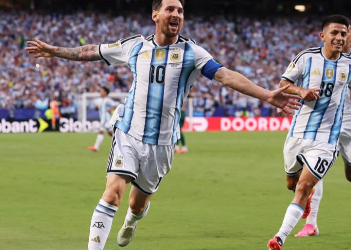 Argentina versus Aljazair 3-0, Messi Hattrick