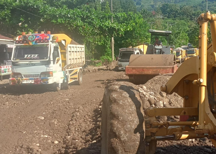 Pemprov Sulsel Mulai Benahi Jalan Rusak Menuju Malino