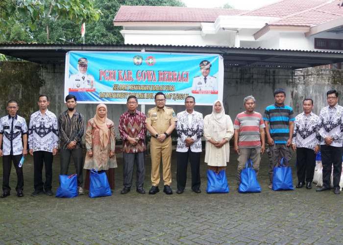 Serahkan Paket Sembako Bagi Guru Honor, Wabup DM Apresiasi Kolaborasi PGRI Gowa-Baznas 