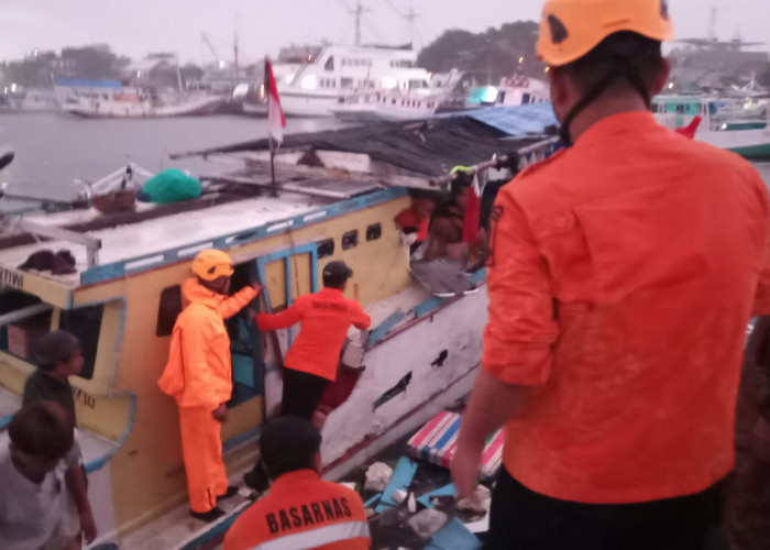 Kapal Nelayan di  Pelabuhan Paotere Meledak,  Sejumlah ABK Luka - Luka 