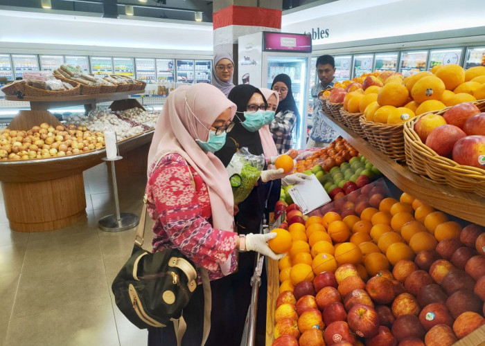 DKP Makassar Uji Sample PSAT di Hero Mall Ratu Indah