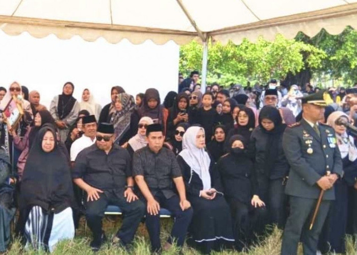 Pemakaman H.M. Natsir Ibrahim di TMP Polongbangkeng, Daeng Manye Kenang Pengabdiannya