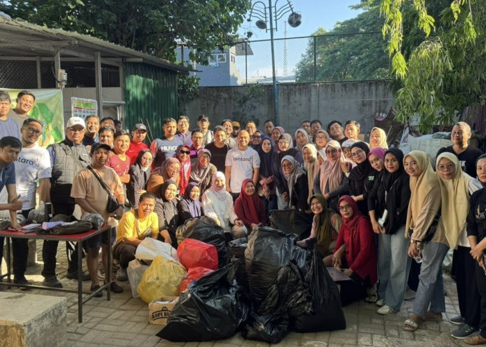 Peringati WCUD 2025, Diskominfo Makassar Gelar Kerja Bakti Sepanjang Jalan Ahmad Yani dan Kunjungi TPS3R