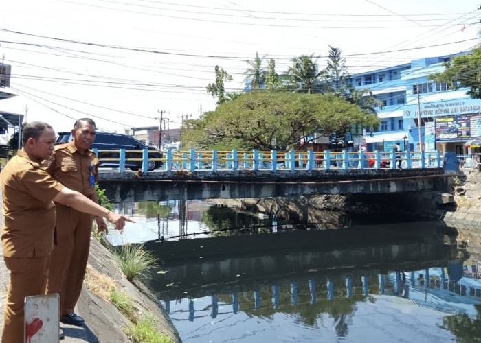 Usai Bersihkan Kanal, Camat Tegaskan Penyebabnya Bukan Program Pemilahan Sampah