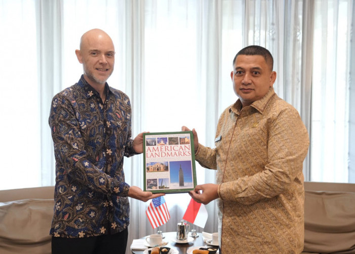 Bertemu Konjen Amerika, Wali Kota Munafri Perkuat Kerjasama SDM dan Investasi