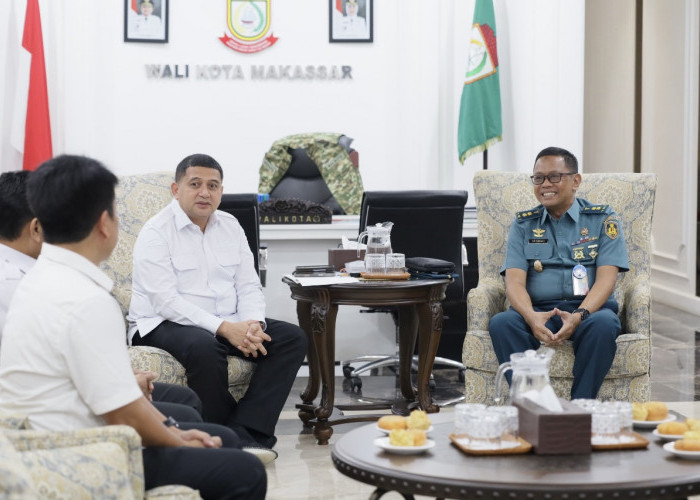 TNI AL - Pemkot Makassar Kolaborasi Pemeriksaan Gigi Gratis Bagi Warga