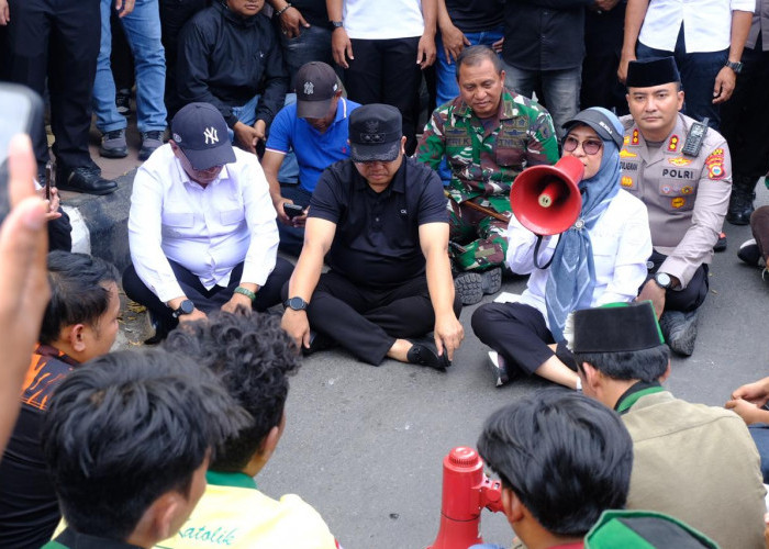 Dialog Beralas Aspal dengan Pendemo, Bupati Husniah Apresiasi Penyampaian Aspirasi tanpa Anarkis