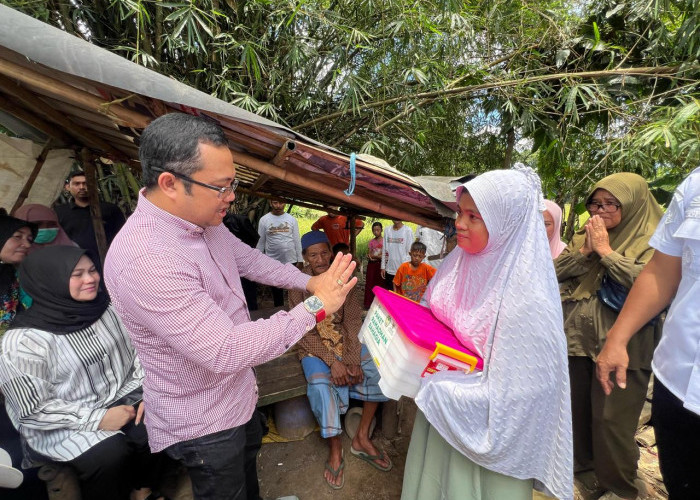 Jadi Orang Tua Asuh, Giliran Ketua TP PKK Gowa Sambangi Warga Miskin Ekstrem 