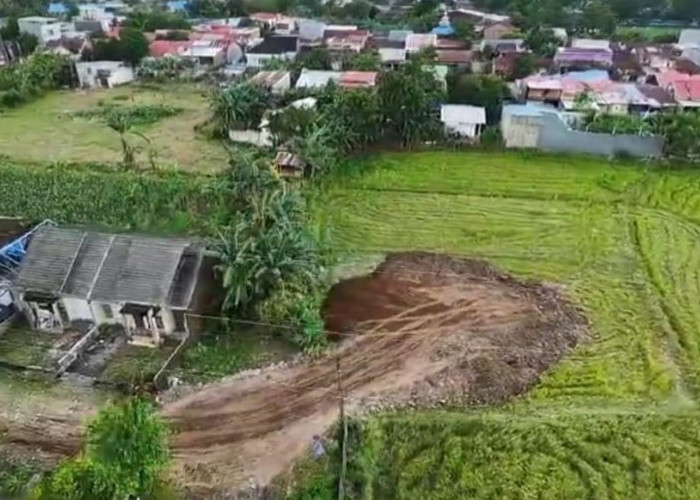 Truk Angkutan Material Picu Kerusakan Jalan Perumahan BTN Bumi Somba Opu 