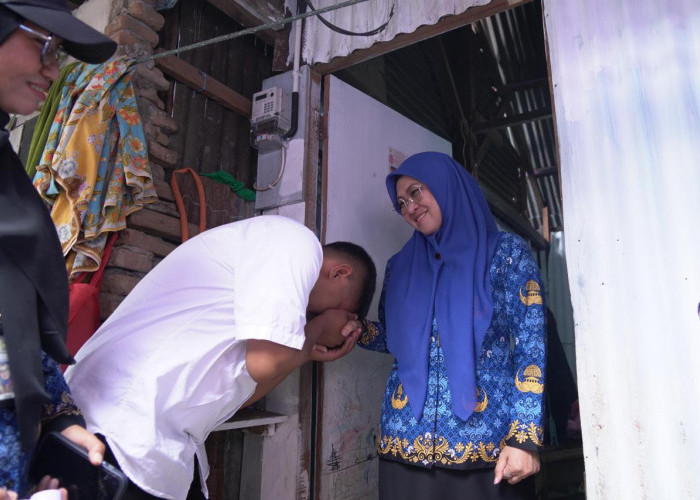 13 Tahun Bekerja, Petugas Kebersihan Rujab Bupati Gowa Dapat Bantuan Perbaikan Rumah