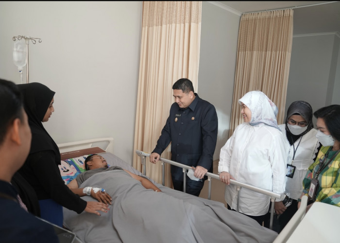 Munafri dan Aliyah Jenguk Korban Insiden DPRD, Pastikan Pengobatan Ditanggung BPJS
