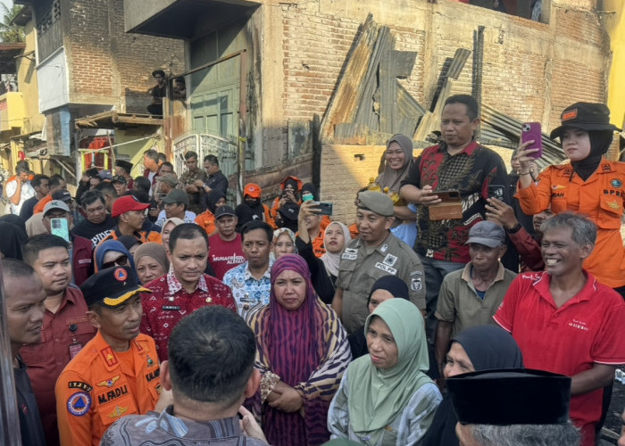 Gerak Cepat BPBD Makassar Asesmen Korban Kebakaran di Tamalate, Salurkan Bantuan Material
