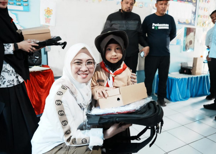 Bupati Gowa Bagikan Seragam Gratis untuk Sekolah Dataran Tinggi