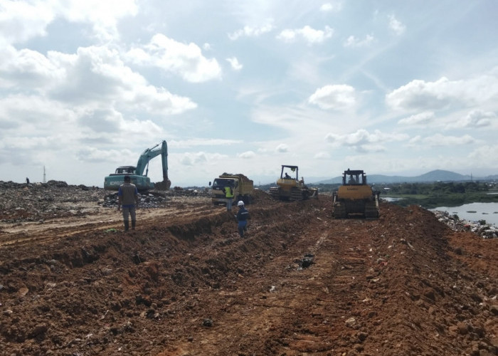 Menuju Sanitary Landfill, Pemkot Makassar Benahi TPA Antang dengan Sistem Cover Soil