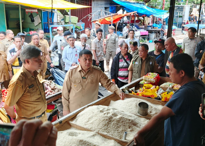 Kepala Dinas DKP Nirman Mungkasa Dampingi Wali Kota Makassar Sidak Pasar Pabaeng-Baeng