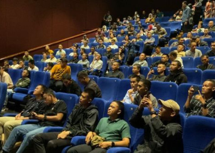 Momen Haru Keluarga Prajurit Saat Nobar Film Believe di Makassar