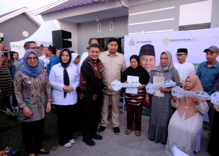Keluarga Korban Demonstrasi Makassar Terima Bantuan Rumah di Gowa, Menteri PKP : Bukti Perhatian Negara