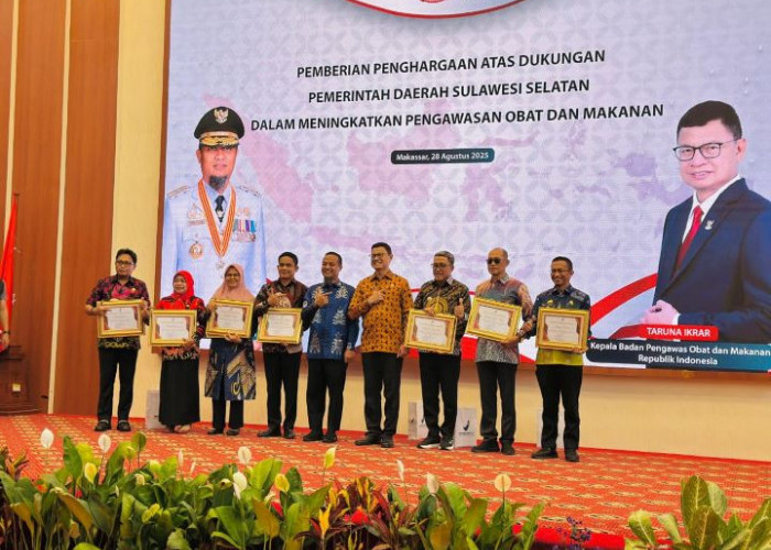 Pemkab Maros Raih Penghargaan BPOM atas Kinerja Pengawasan Obat dan Makanan
