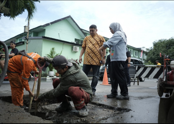 Dikeluhkan Warga, Appi Tinjau Perbaikan Jalan Garuda, Mariso