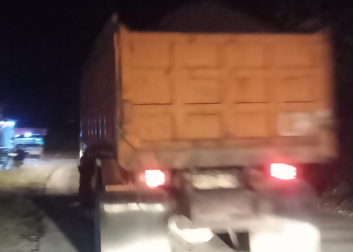 Truk Angkutan Tambang Membandel, tak Gubris Jam Batas Operasional