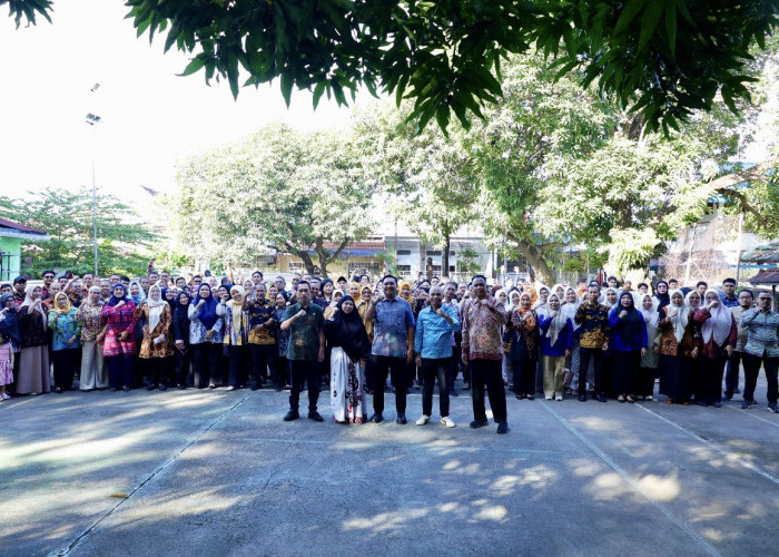 Pimpin Apel Pagi, Sekretaris DPRD Makassar Tekankan Disiplin Pegawai dan Peningkatan Layanan