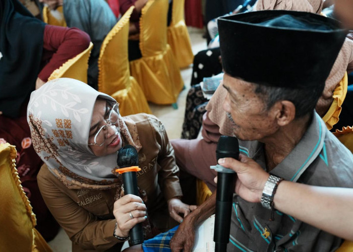 Warga Miskin Lima Kecamatan di Gowa Terima Bantuan Sembako