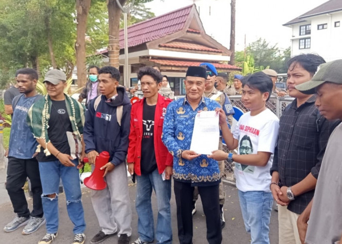 Terima Demo GMNI Soal Geng Motor, Plt Sekban Kesbangpol Makassar Akan Teruskan Aspirasi ke Wali Kota
