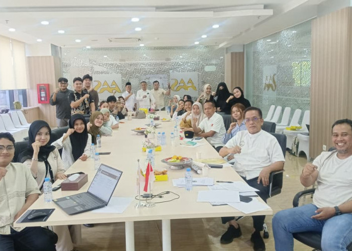 IKA Unhas Siapkan Modal Usaha Mahasiswa Yatim
