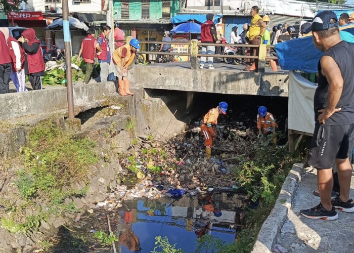 Gowes Pantau Jumat Bersih, Appi Tuntaskan Aduan Sampah dan Pohon Tumbang di Kanal
