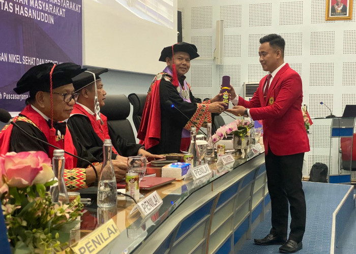 Rahmat Anzari, Direktur Eksekutif Kadin Kolaka Raih Gelar Doktor di Unhas