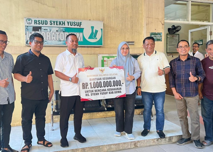 Dukung Pemulihan RSUD Syekh Yusuf Pasca Kebakaran, Gubernur Sulsel Serahkan Bantuan Rp1 Miliar 
