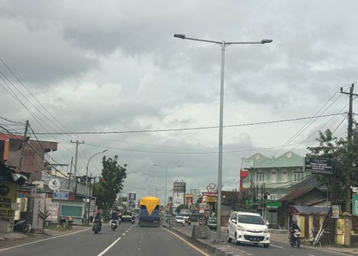 Sesuaikan Aturan Kemenhub, Pemkab Maros Ganti Lampu Jalan