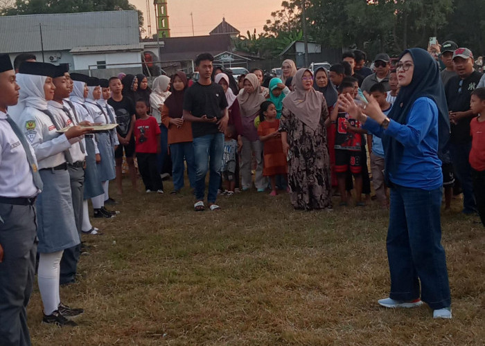 Gembira Bupati Gowa Berkunjung ke Bajeng Barat, Ibu-ibu Sampai Menangis