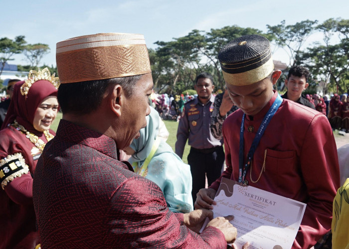 Pimpin Peringatan Hardiknas, Bupati Sidrap: Ilmu dengan Ketulusan Guru Akan Jadi Berkah bagi Anak Didik