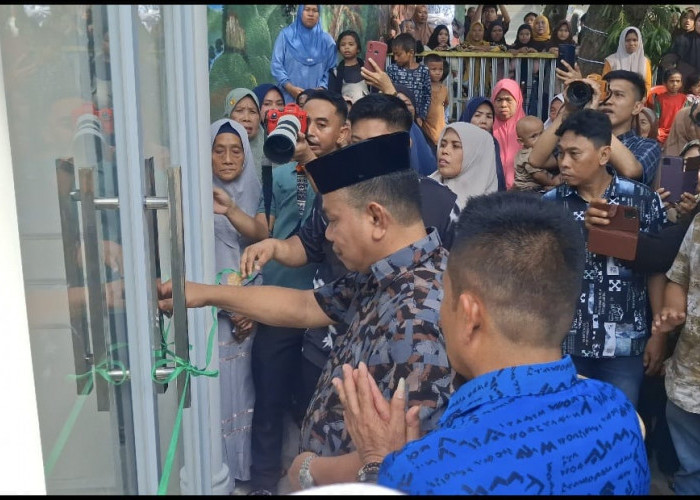 Dihadiri Ratusan Warga Miskin, Ketua DPRD Gowa Resmikan Baruga Istana Mappala