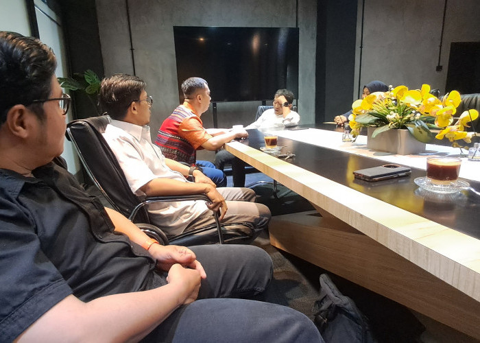 Prof. Armin Lawi dan Dekan Fikom UMI Purnawansyah Perkuat Sinergi Riset Sains Data dan Pendidikan