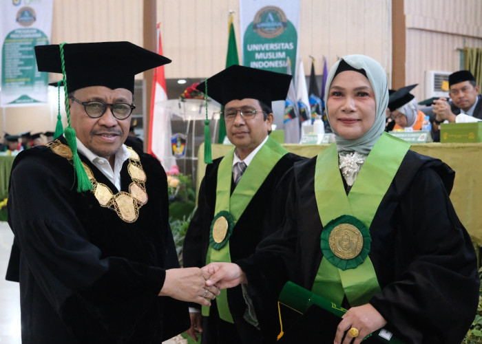 UMI Kukuhkan Tiga Profesor, Diakui PTS dengan Jumlah Guru Besar Terbanyak
