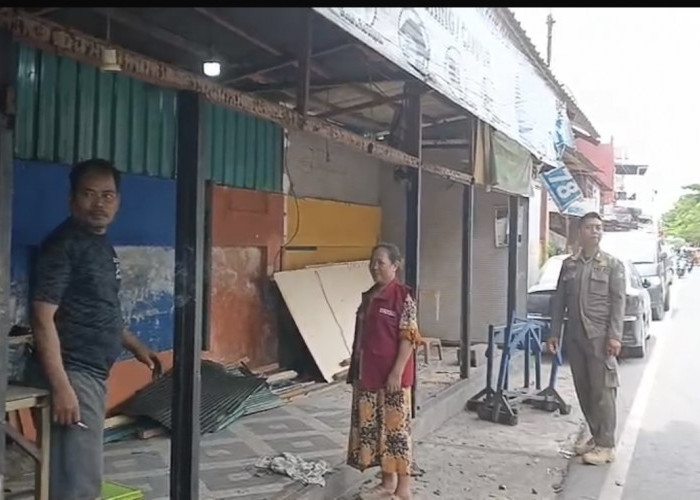 Berdiri 5 Tahun di Atas Drainase, Tiga Lapak di Tallo Dibongkar