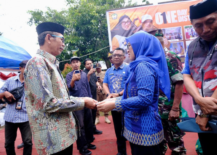 Miskin Ekstrem di Tompobulu Terima Bantuan Usaha dan Kios