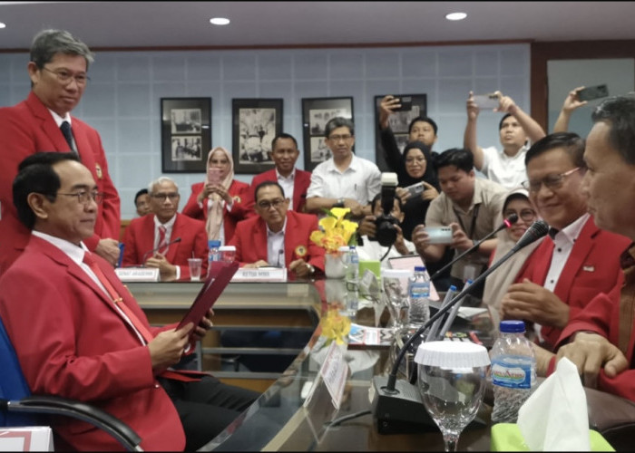 Segudang Prestasi, Puluhan Dekan Antar Prof. JJ Daftar Calon Rektor Unhas