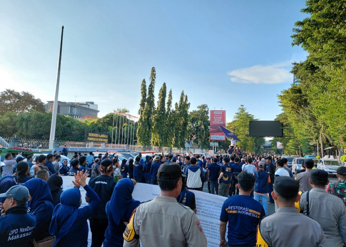 NasDem Sulsel  Demo Tempo,  Tak Terima Disebut 'PT NasDem Indonesia Raya Tbk'