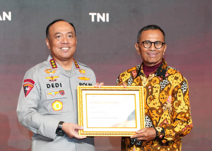 Wakapolri Terima Disway Award, Polri Komitmen Perkuat Kepercayaan Publik dan Jaga Sinergi Media