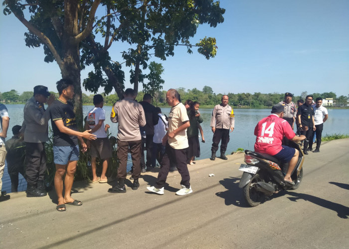 Mayat Bayi Terbungkus Kain Kafan Ditemukan Ditepi Danau Mawang